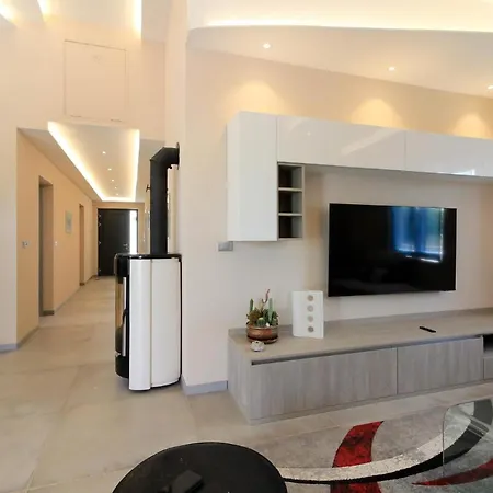 Mit Privatpool Fuer 8 Personen Ca 170 Qm In Pula, Istrien Istrische Riviera Holiday home