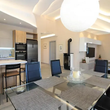 Holiday home Mit Privatpool Fuer 8 Personen Ca 170 Qm In Pula, Istrien Istrische Riviera *