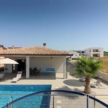 Mit Privatpool Fuer 8 Personen Ca 170 Qm In Pula, Istrien Istrische Riviera * Pula