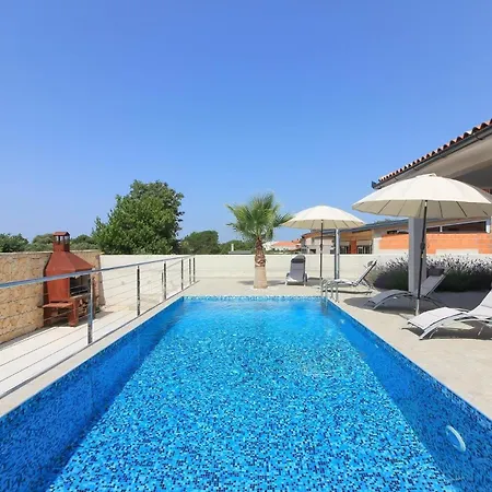 Mit Privatpool Fuer 8 Personen Ca 170 Qm In Pula, Istrien Istrische Riviera Holiday home Pula