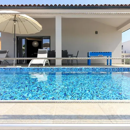 Holiday home Mit Privatpool Fuer 8 Personen Ca 170 Qm In Pula, Istrien Istrische Riviera Pula