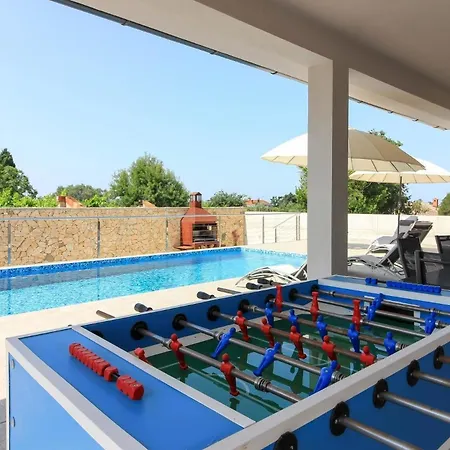 Mit Privatpool Fuer 8 Personen Ca 170 Qm In Pula, Istrien Istrische Riviera Holiday home *