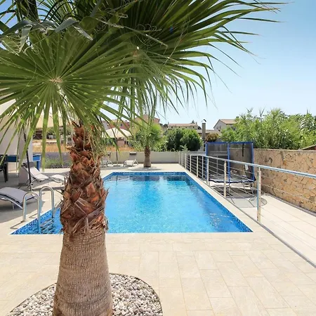 Mit Privatpool Fuer 8 Personen Ca 170 Qm In Pula, Istrien Istrische Riviera Holiday home