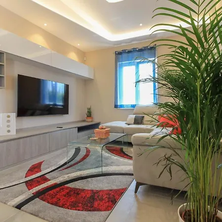 Mit Privatpool Fuer 8 Personen Ca 170 Qm In Pula, Istrien Istrische Riviera Holiday home